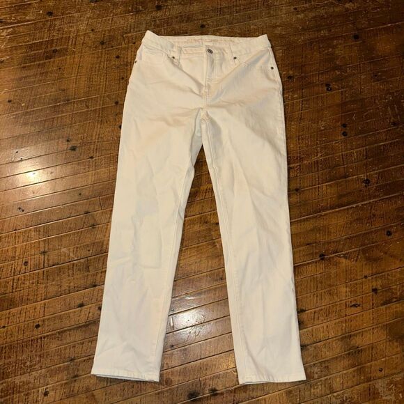Chico’s Girlfriend slim leg white 0.5/6 normcore jeans - Picture 1 of 3